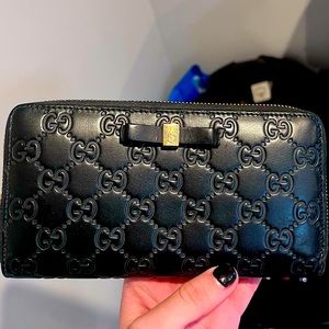 Gucci Wallet - Gucci Bow Zip Around Black Signature Gucci Leather Wallet